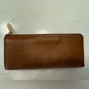 Michael Kors Jet Set Travel Large Quarter-Zip Wallet